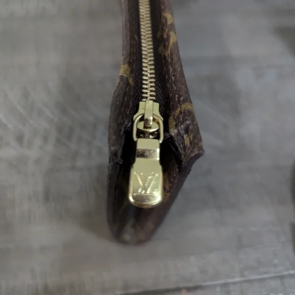 Authentic Louis Vuitton Accessories Pouch - Picture 7 of 12